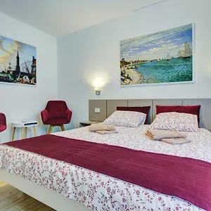 https://apartman-morena.in-istria.net